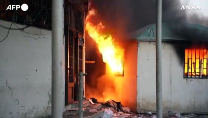 Siria, bruciato edificio governativo a Damasco