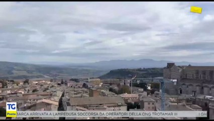 Poste Italiane, alla scoperta di Orvieto con portalettere Luca