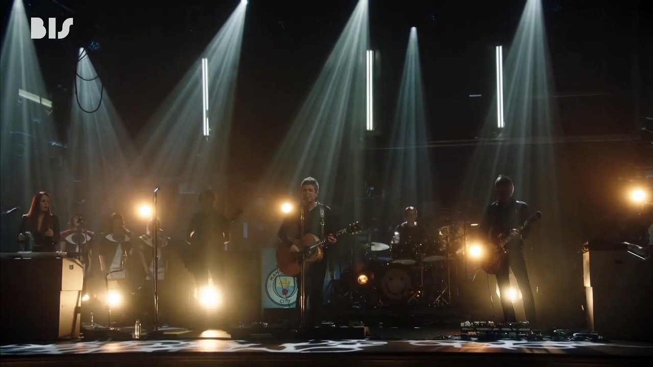 Noel Gallagher - Don´t look back in anger - Out of the now (portuguese subtitles)