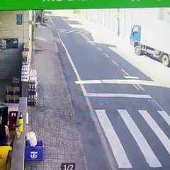 Joven muere en accidente vial luego de que su novio hiciera piruetas con su moto