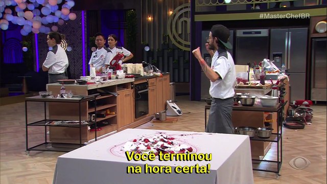 Digo instiga jurados com sobremesa rosa no MasterChef Confeitaria