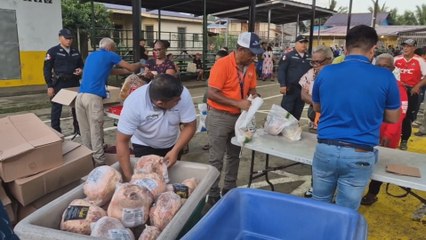 Residentes de  Bique, Pesé, La Pintada y Almirante, amanecen en puntos de naviferias para la compra de bolsas navideñas