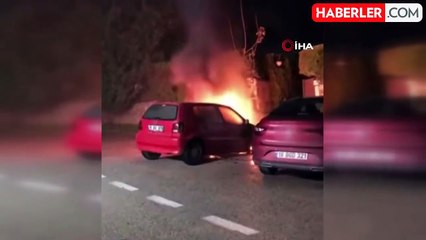 Bursa'da Park Halindeki Otomobil Alev Alev Yandı