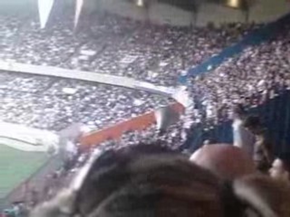 PSG-AJA: Echange supporters