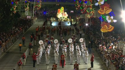 Confección de carrozas para el Desfile de Navidad avanza