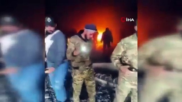 Suriye'de muhalifler Hafız Esad'ın mezarını ateşe verdi