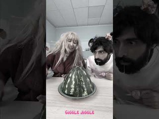 La pastèque est-elle à moitié pleine ou à moitié vide ? 🍉🤫🤭