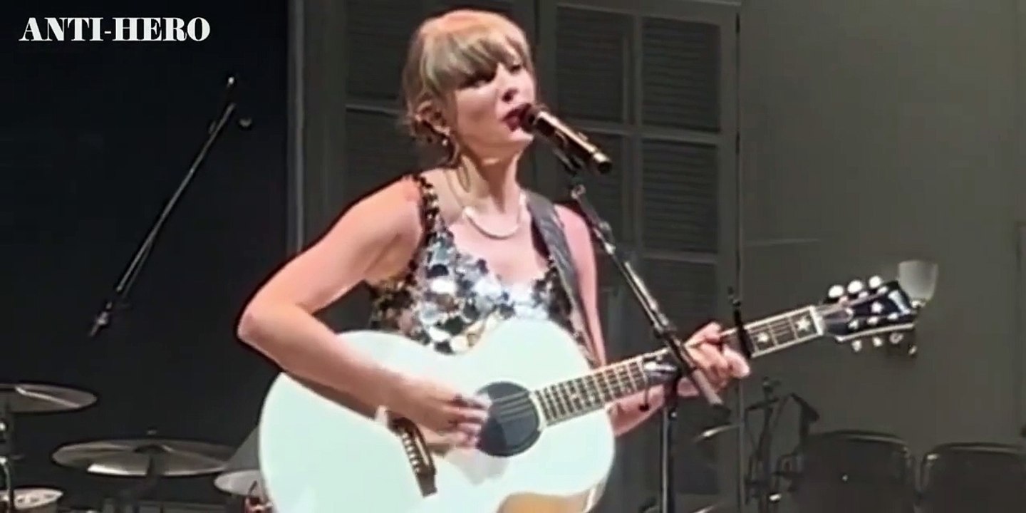 Taylor Swift - Anti-Hero (Live Debut on The 1975's At Their Very Best Tour)