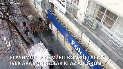 Orbán- és Rogán-maszkban szórták a "pénzt" Budapest belvárosában az aHang aktivistái