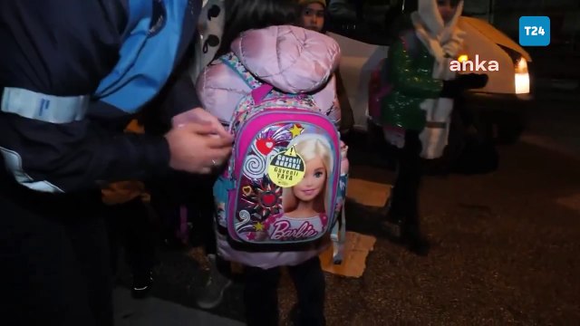 Ankara Büyükşehir Belediyesi'nden öğrencilere reflektörlü çıkartma ve kol bandı