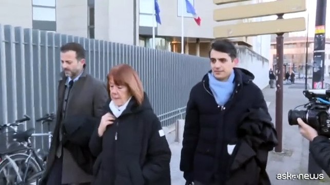 L'arrivo di Gis?le Pelicot fra gli applausi in tribunale