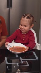 No more messy eating 🥣 Kid-friendly food hack 🌟