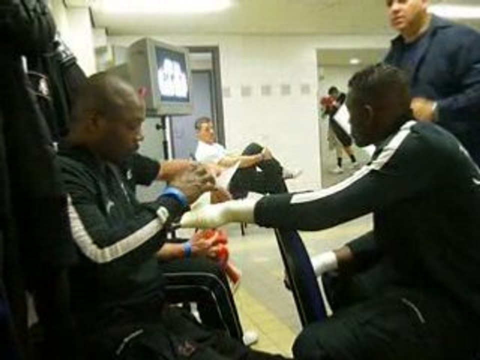 Remy Bonjasky get`s taped for Melvin Manhoef