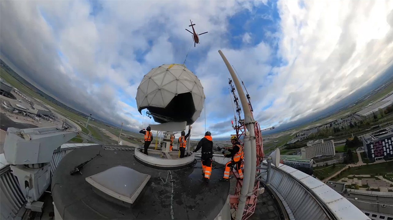 Héliportage du radar de la tour centrale de Paris-CDG