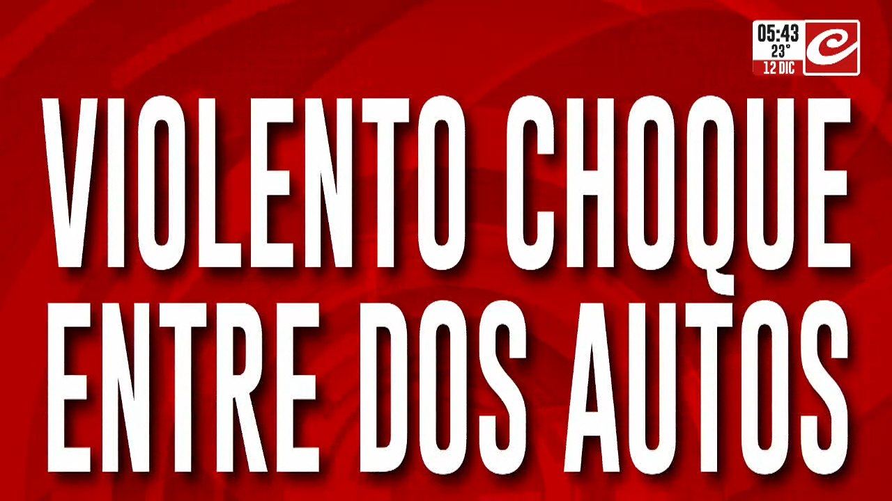 Violento choque entre dos autos: hay una persona gravemente herida