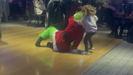 Adorable toddler overcomes fear and defends Christmas from The Grinch in a funny battle