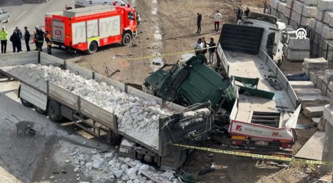 Eskişehir'de iki TIR birbirine girdi! Ölü ve yaralı var