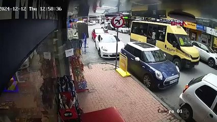 Güngören'de yıkım sırasında bina çöktü!