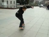 Fakie flip pieds nus