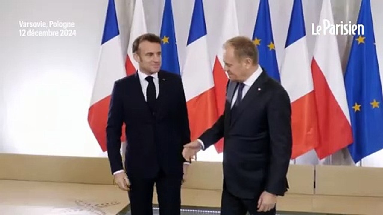 Emmanuel Macron accueilli par le Premier ministre polonais Donald Tusk à Varsovie