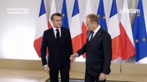 Emmanuel Macron accueilli par le Premier ministre polonais Donald Tusk à Varsovie