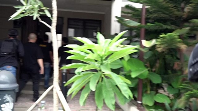 Detik-Detik Polisi Menggerebek Rumah Mewah Pembuatan Narkoba