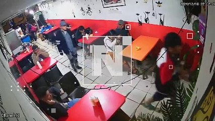 ¡Le robó mientras comía! Un ladrón le arrebató el celular a un comensal