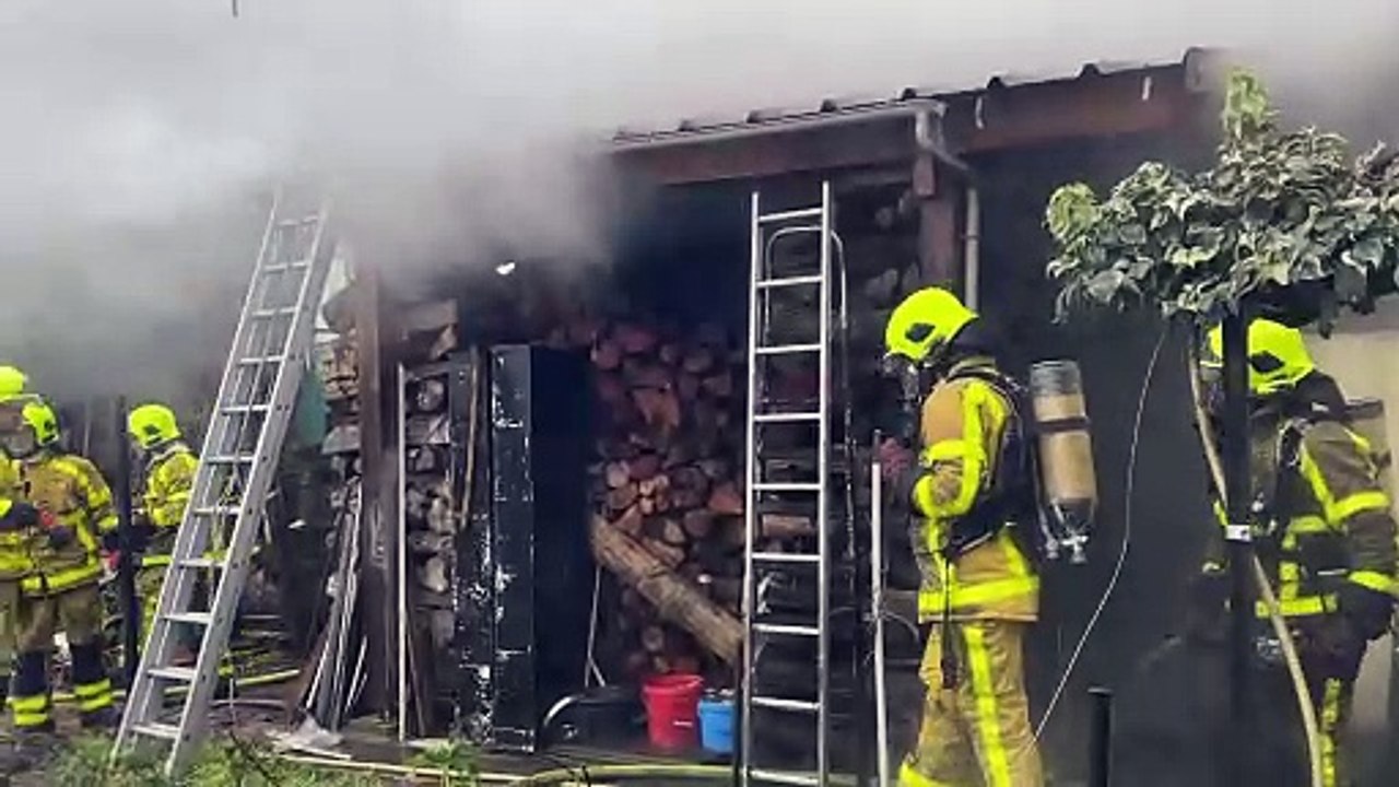 LE CREUSOT : Une réserve de bois en feu
