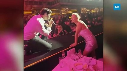 Mert Demir’le Sezer Çakır göz göze şarkı söyledi