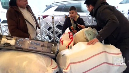 Suriyeliler ülkelerine dönüyor: CNN TÜRK canlı yayınında duygu dolu anlar...