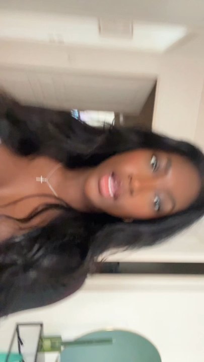 Il y a un an, j'ai quitté une relation qui a détruit ma confiance en moi. Aujourd'hui, je commence enfin à me reconstruire. Faites attention à qui vous accordez votre cœur et votre énergie.