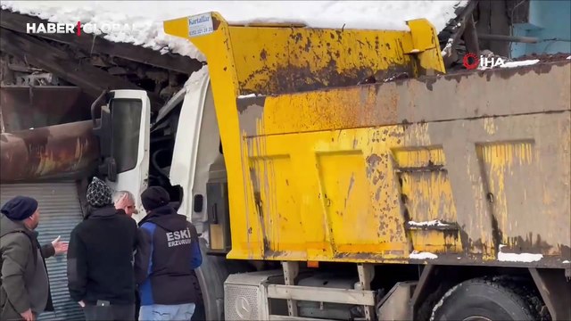 Erzurum'da korkunç olay: Direksiyon hakimiyetini kaybedip kömürlüğe daldı
