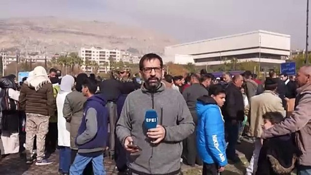 Informe a cámara: Kurdosirios izan nueva bandera de Siria en sus territorios y afirman la unidad del país