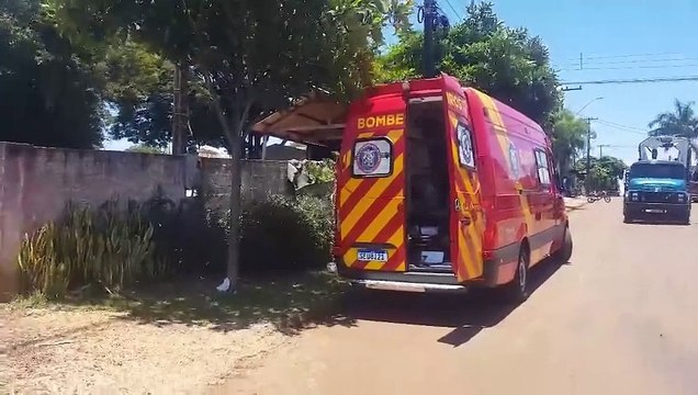 Duas pessoas ficam feridas em colisão entre motos e bicicleta