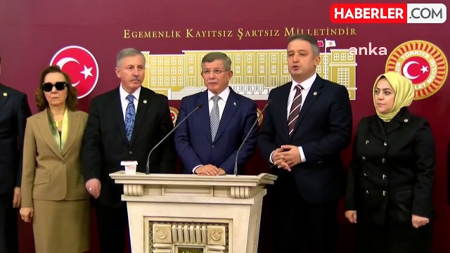 Ahmet Davutoğlu: Türkiye'de Herkesin Bütün Aklı ve Enerjisiyle Suriye'nin Bir An Önce İstikrara Kavuşmasına Destek Olması Lazım