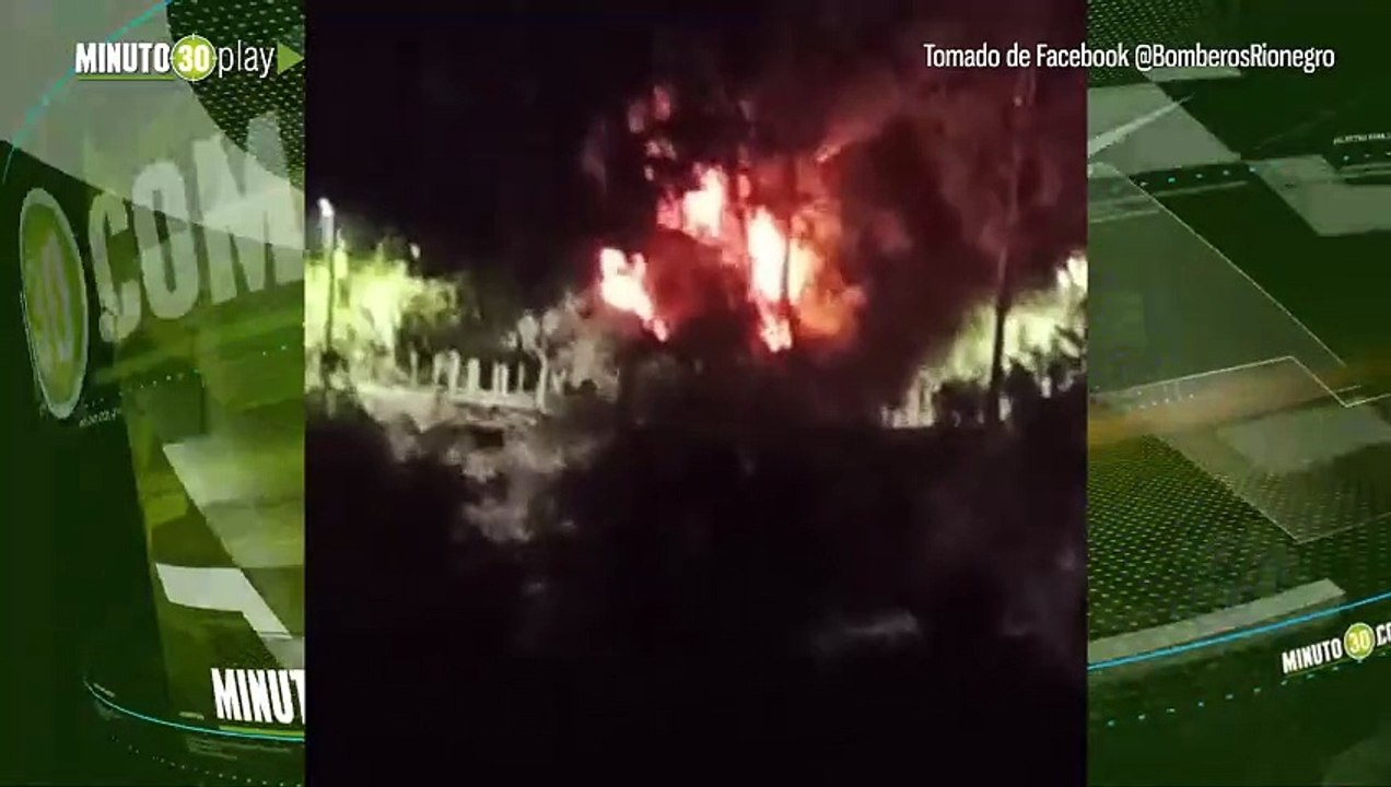 Incendio en La Laja: Bomberos de Rionegro luchan contra el fuego desde hace dos días