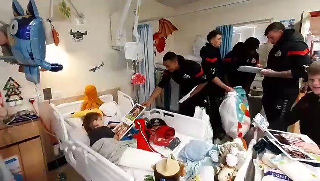 SAFC stars bring festive cheer to sick children with Christmas visit to Sunderland Royal Hospital