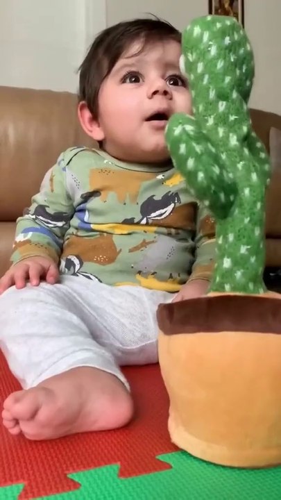 Реакция_детей_на_подвижную_игрушку__Кактус__[Video]_in_2024___Cute_baby_videos,_Funny_kids,_Cute_funny_baby_videos