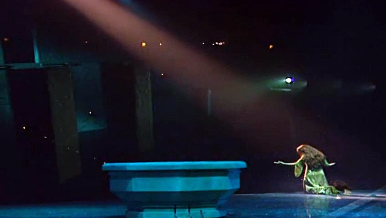 Je sens ma vie qui bascule  | NOTRE-DAME DE PARIS · (1999) Acte I