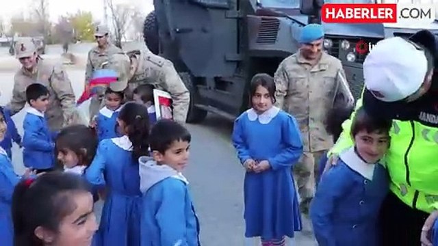 Ağrılı Öğrenciler Sınıf Duvarlarını Şehit Resimleriyle Süslediler