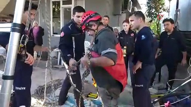 Dinamodaki arızayı gidermek için girdiği kuyuda mahsur kaldı