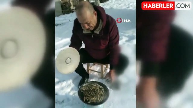 Bayburtlu Vatandaş Eksi 10 Derecede Hamsi Tava ve Horon Keyfi Yaşadı