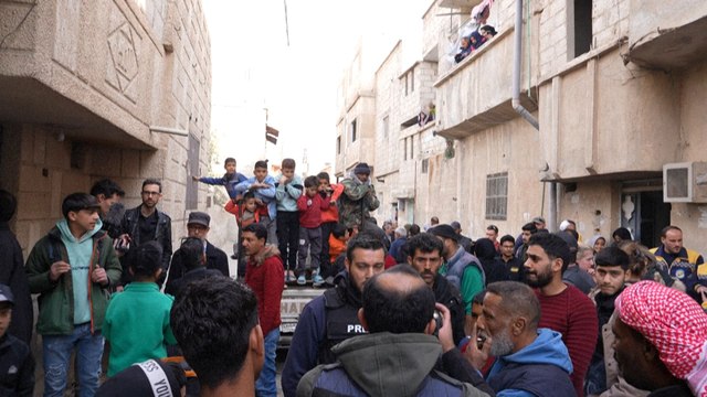 Syrie: le prisonnier américain libéré, retrouvé 'pieds nus' dans le sud de Damas