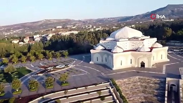Muhalifler baba Esad'ın mezarını harabeye çevirdi