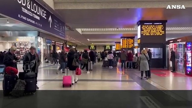 Sciopero trasporti, i disagi dei passeggeri a Roma Termini
