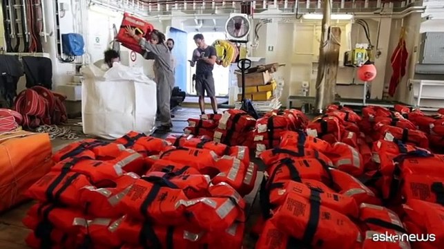 Migranti, Geo Barents lascia Mediterraneo centrale: leggi assurde