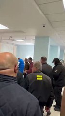 رئيس الوزراء يزور مصابي دار المسنين