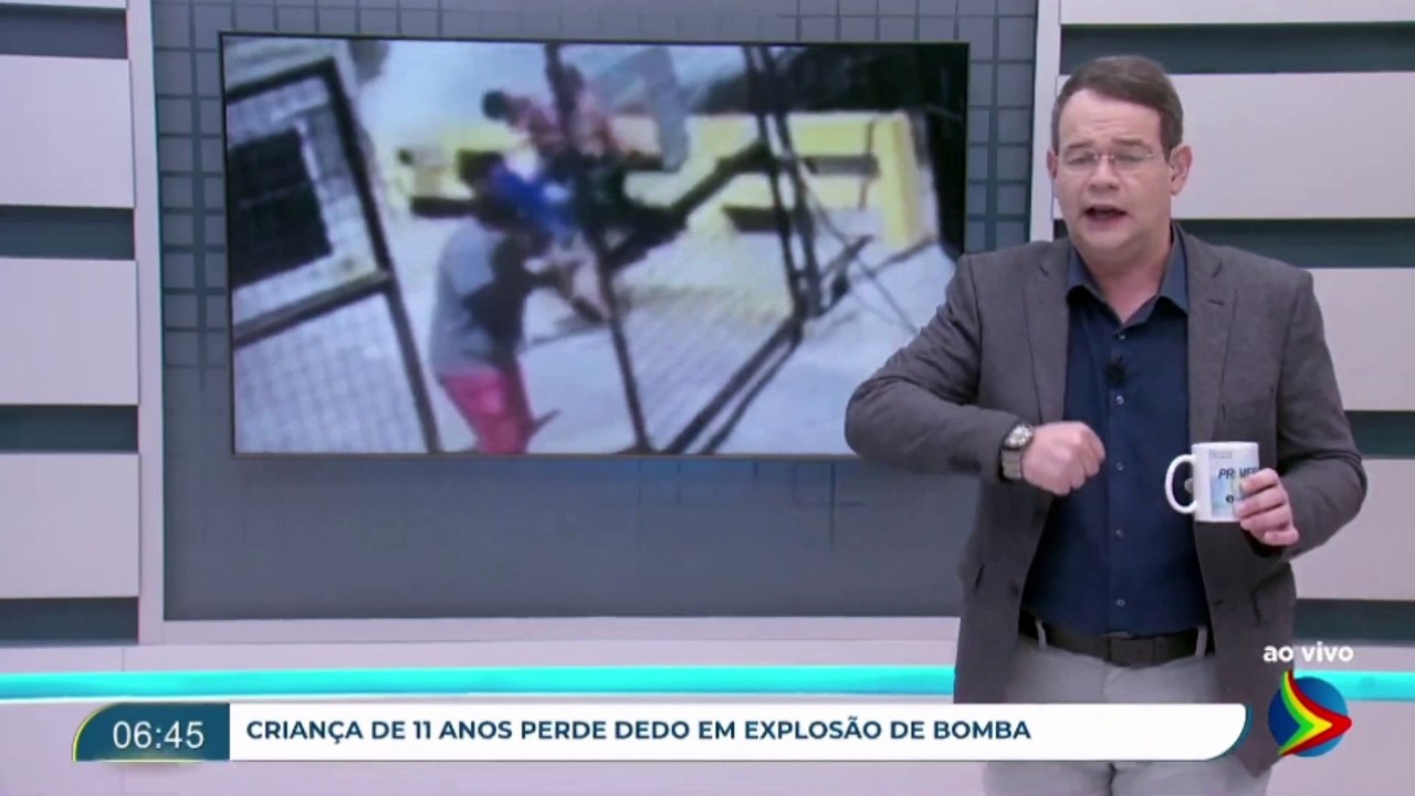 Menino perde dedo após explosão de bomba