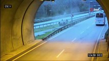 Otomobil tünel çıkışında takla attı