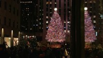 Turistas lotam Nova York para aproveitar as luzes de Natal